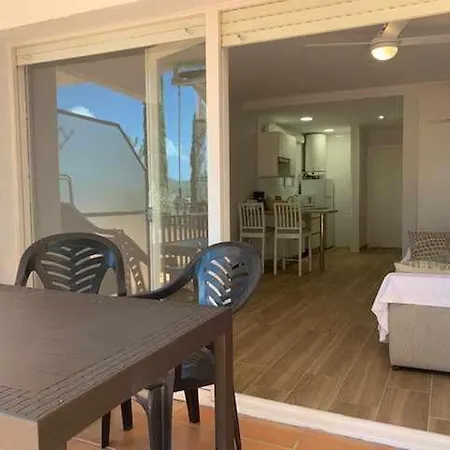 De Un Solo Ambiente Con Terraza Y Piscina Y Appartement