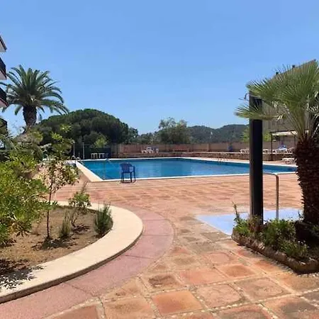 De Un Solo Ambiente Con Terraza Y Piscina Y Тоса-де-Мар